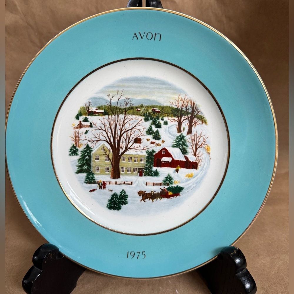 1975 Avon “Christmas on the Farm” 9” Collectible Plate made by Wedgwood